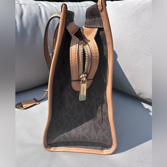 Michael Kors Darien Medium Signature Logo Tote 30S6GDKT6V - Picture 4 of 6